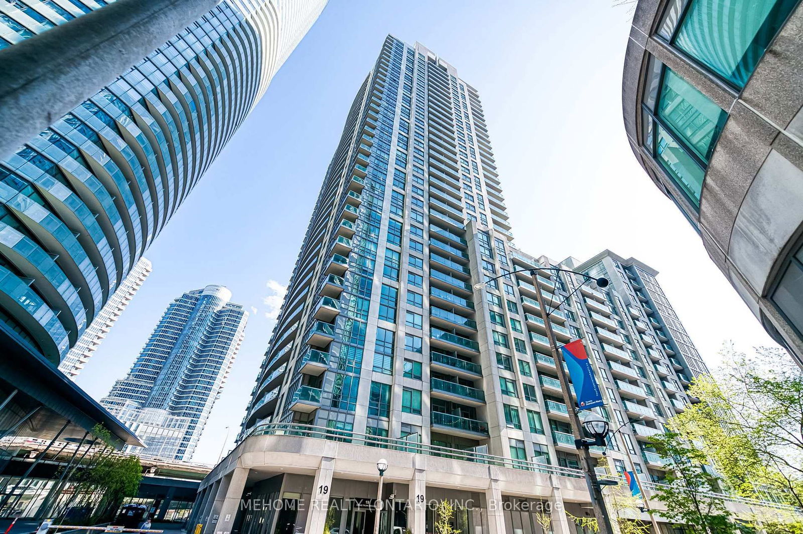 Condo for sale at 702-19 Grand Trunk Crescent, Toronto, Waterfront Communities C1, M5J 3A3 - MLS: C12196514