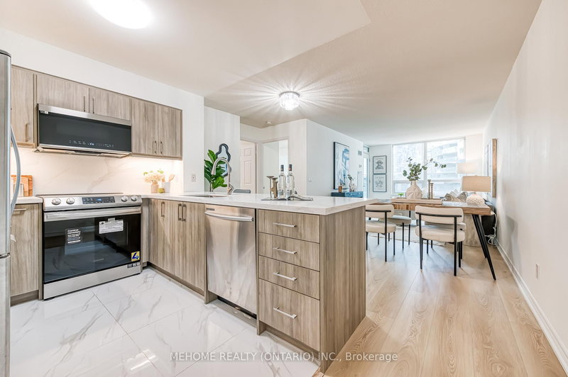 702 - 19 Grand Trunk Cres, Toronto, M5J 3A3 | Image 3