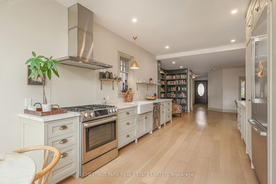 15 McMaster Ave, Toronto - Casa Loma image-0-3