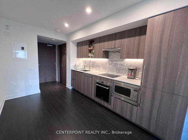 606 - 19 Bathurst Street