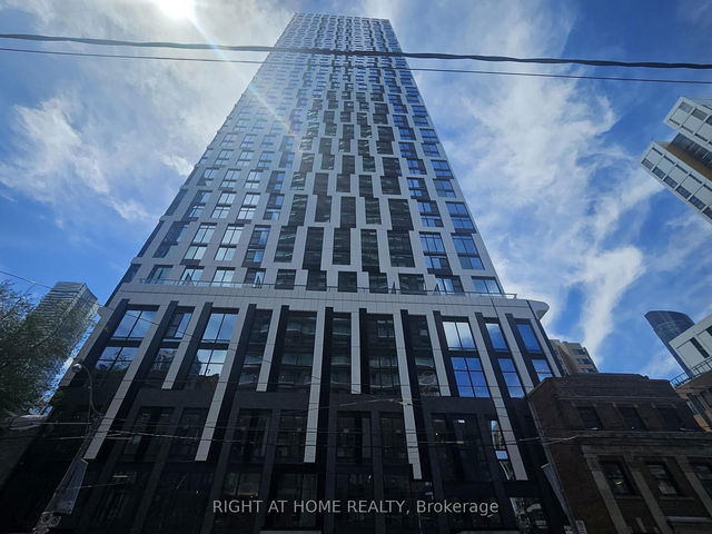 906 - 252 Church Street