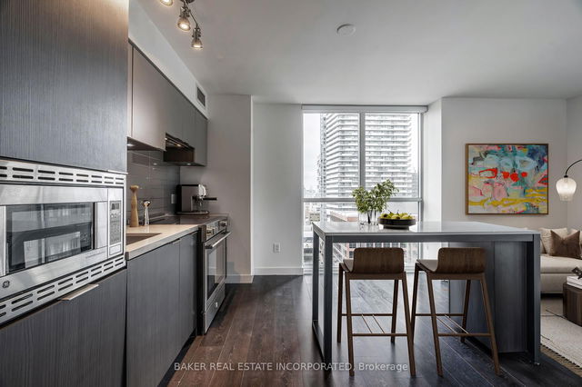 1115 - 15 Roehampton Avenue