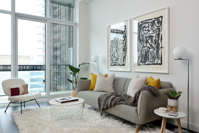 1111 - 15 Roehampton Avenue
