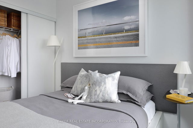 1111 - 15 Roehampton Avenue