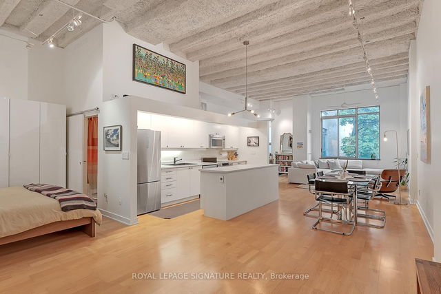 306 - 21 Nassau Street