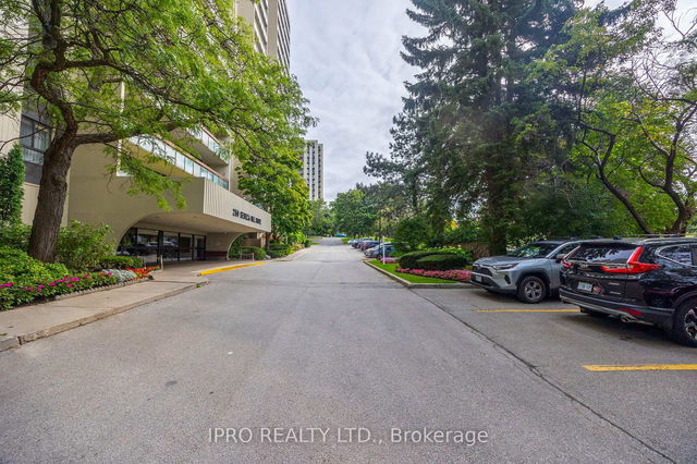 1203 - 260 Seneca Hill Drive