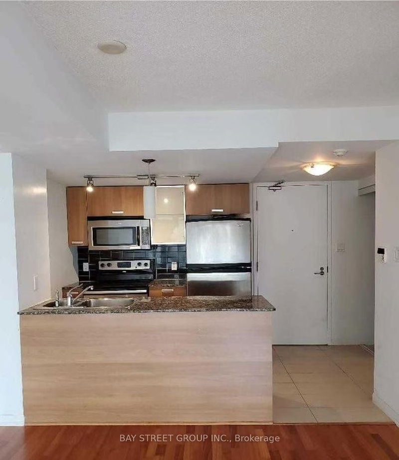 home for lease on 904-37 Grosvenor Street
