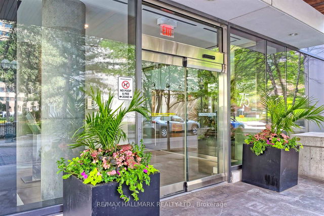 2402 - 75 St Nicholas Street