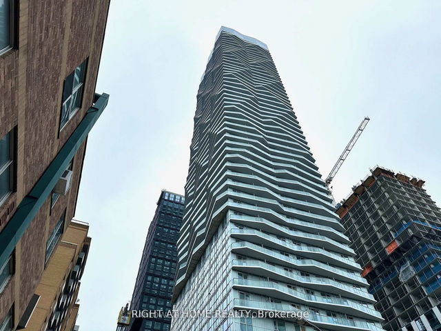 1003 - 100 Dalhousie Street