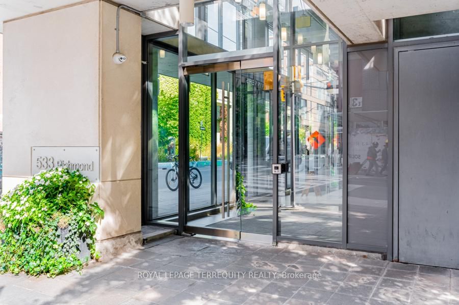 Condo for sale at 402-533 Richmond Street, Toronto, Waterfront Communities C1, M5V 3Y1 - MLS: C12197647