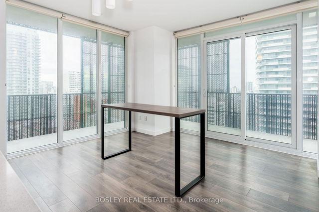 1511 - 8 Eglinton Avenue