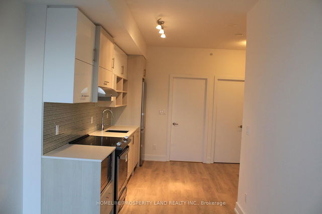 906 - 150 Fairview Mall Drive