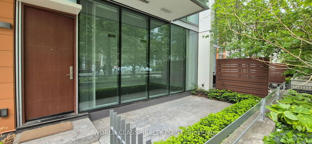 102 - 39 Queens Quay