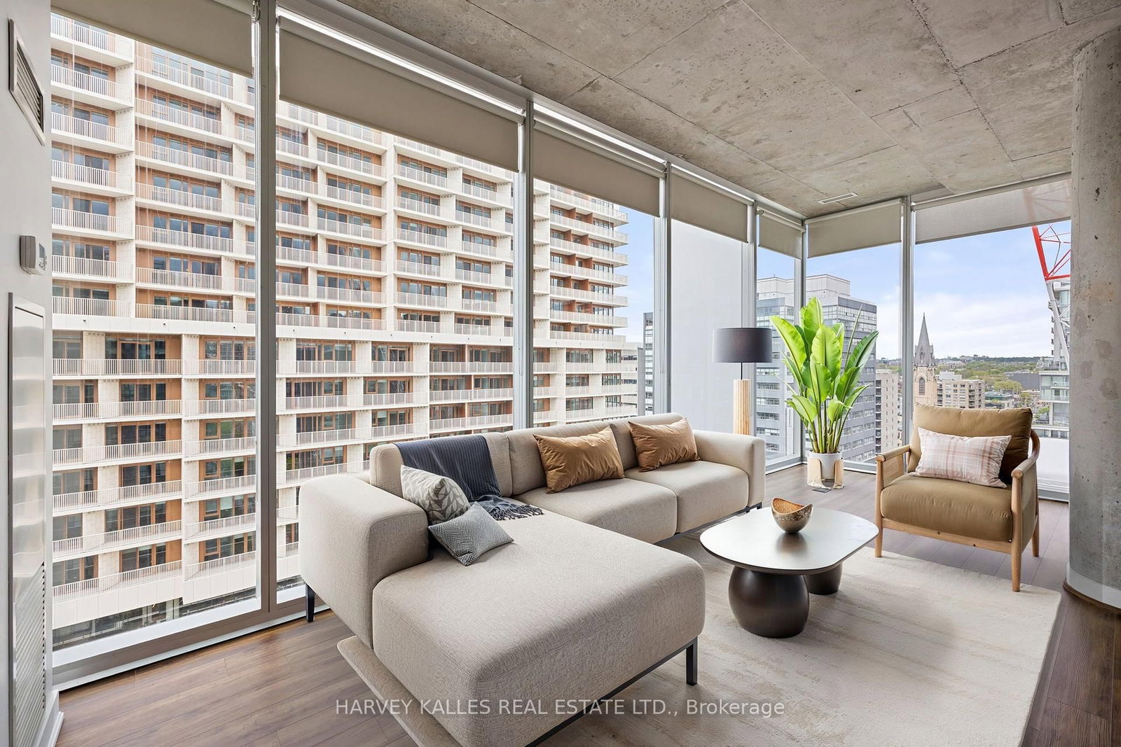 552 Wellington Street W, Unit 1305 - Photo 11