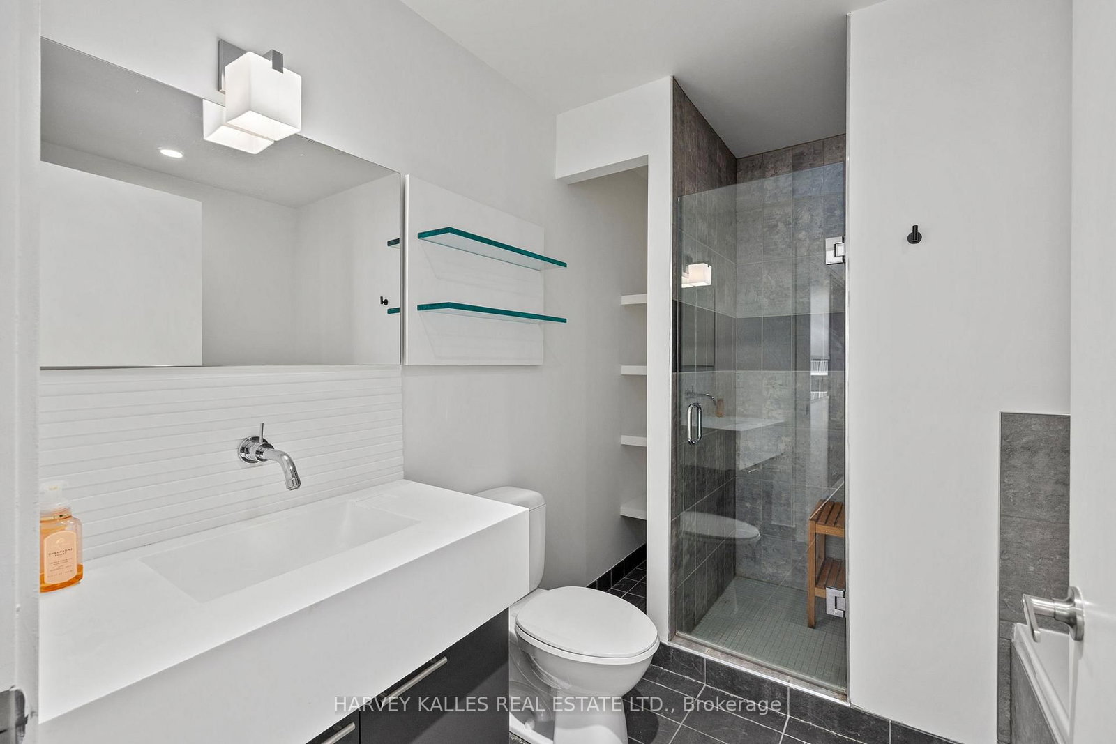 552 Wellington Street W, Unit 1305 - Photo 17