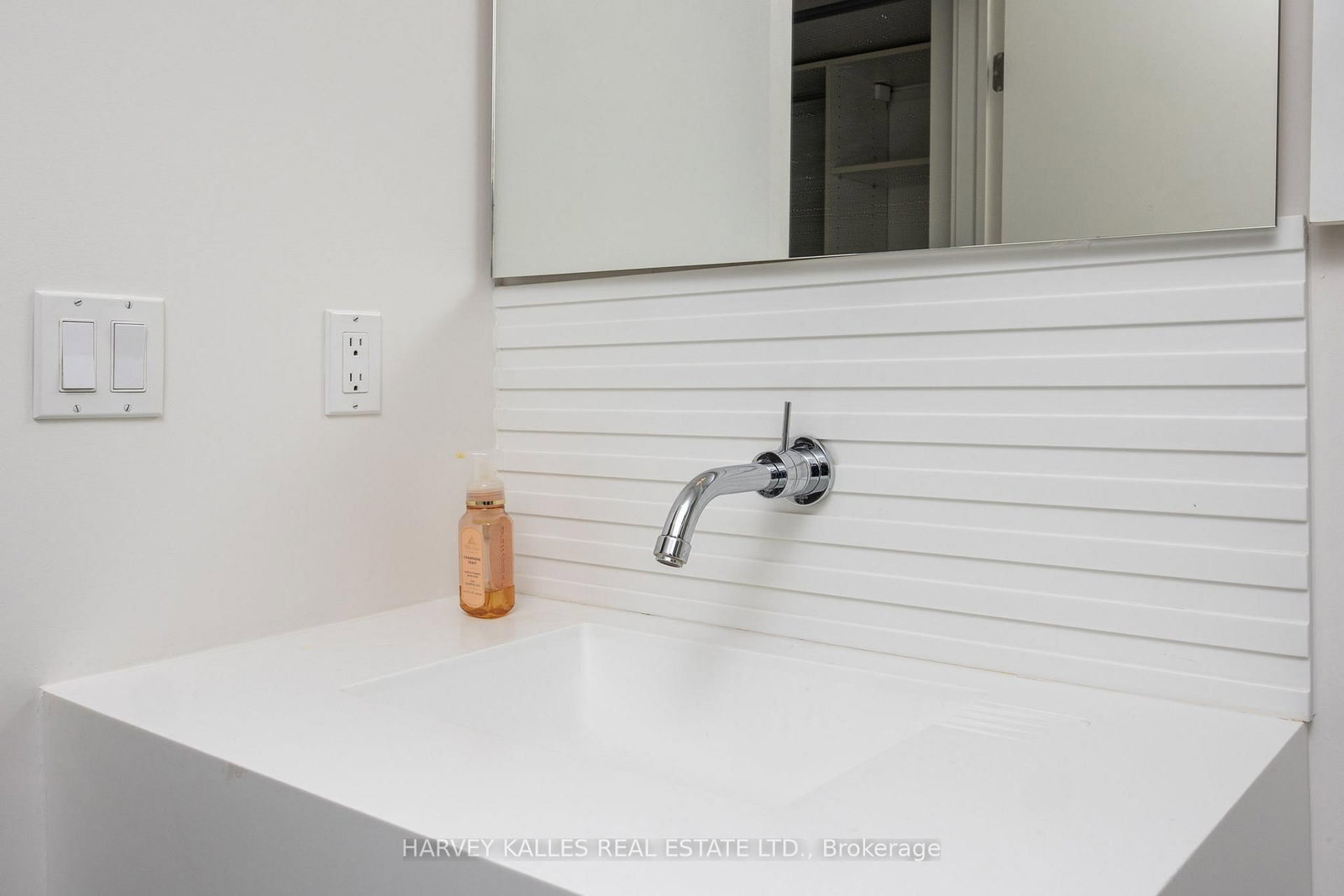 552 Wellington Street W, Unit 1305 - Photo 18