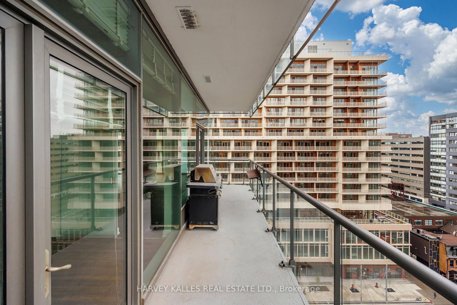 552 Wellington Street W, Unit 1305 - Photo 21