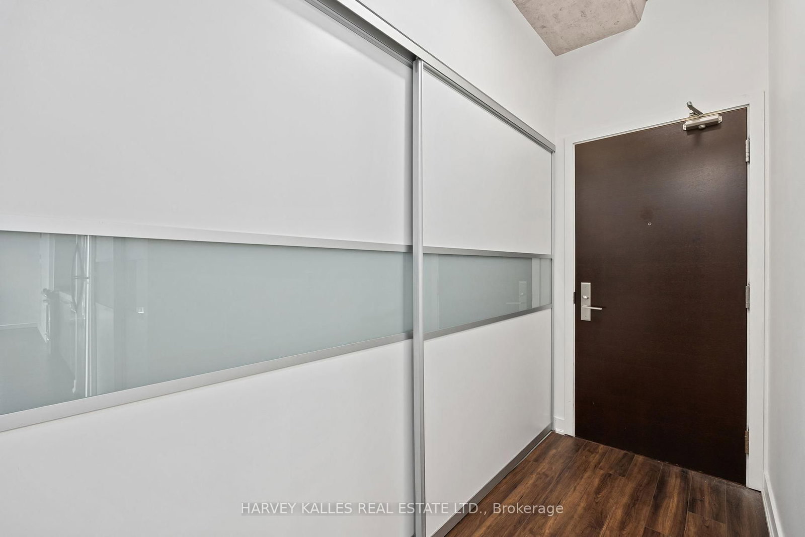552 Wellington Street W, Unit 1305 - Photo 4