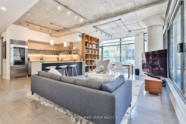 305 - 10 Morrison Street