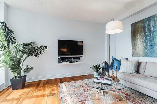 516E - 500 Queens Quay