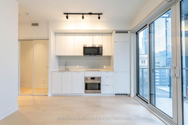 1102 - 7 Grenville Street