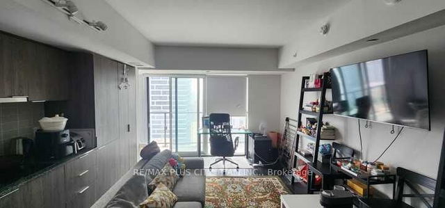 2715 - 955 Bay Street