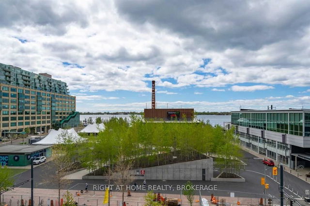 407 - 218 Queens Quay