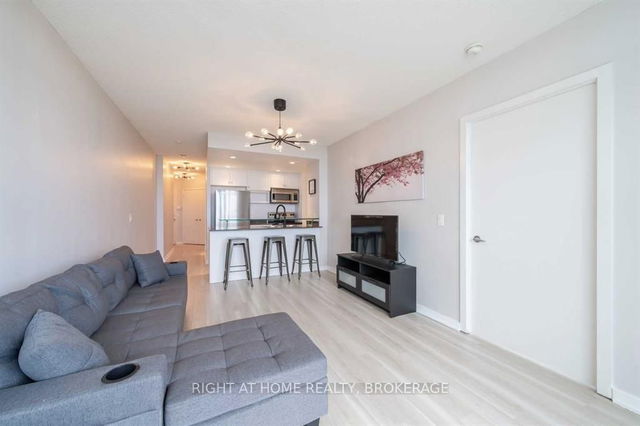 407 - 218 Queens Quay
