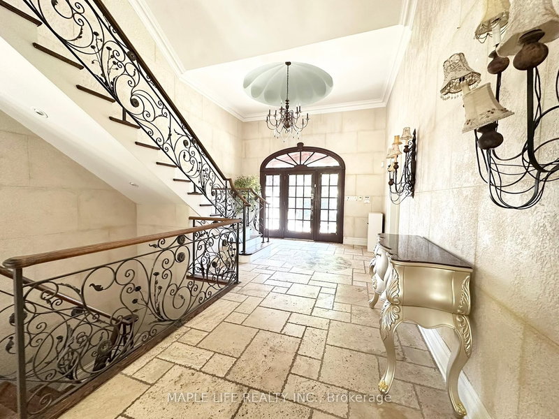 16 Brian Cliff Dr, Toronto, M3B 2G2 | Image 3