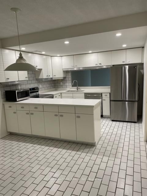 2403 - 65 Skymark Drive