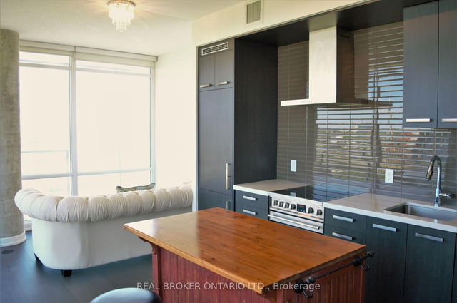 S1302 - 120 Bayview Avenue