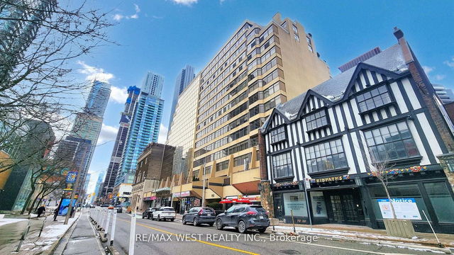 1403 - 900 Yonge Street