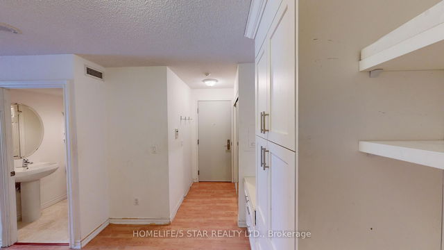 1104 - 761 Bay Street
