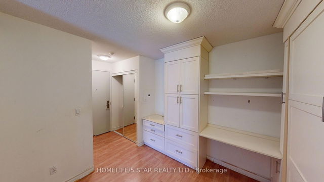 1104 - 761 Bay Street