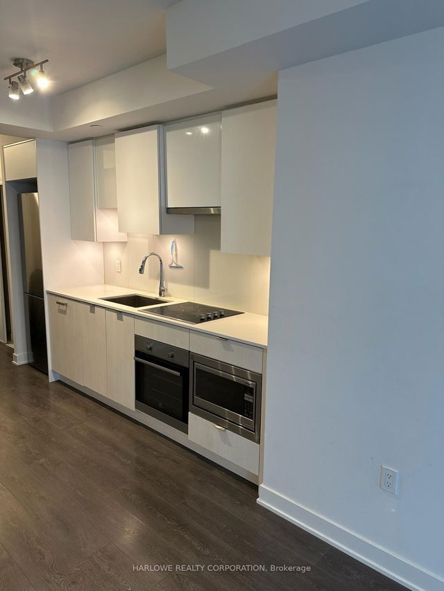 2406 NT - 99 Broadway Avenue