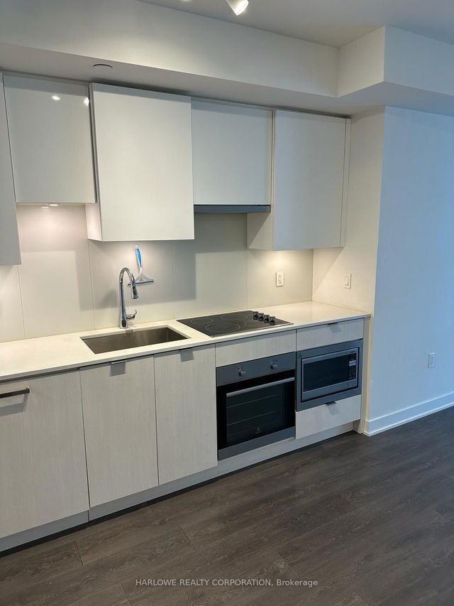 2406 NT - 99 Broadway Avenue