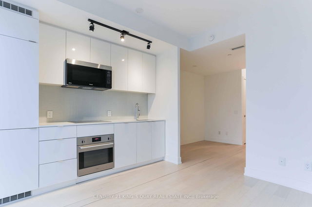 2608 - 7 Grenville Street
