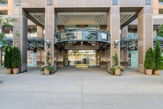 805 - 887 Bay Street