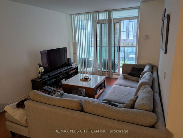 522 - 51 Lower Simcoe Street