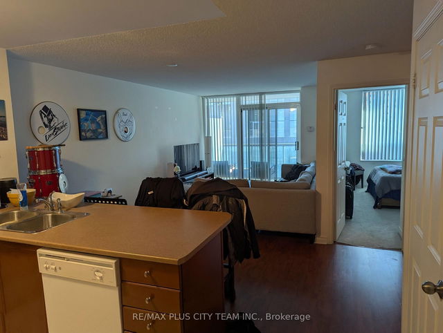 522 - 51 Lower Simcoe Street