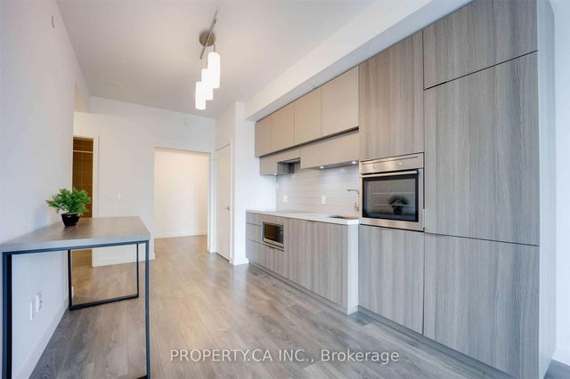 801 - 8 Eglinton Avenue