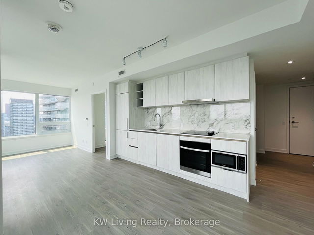 4811 - 8 Wellesley Street