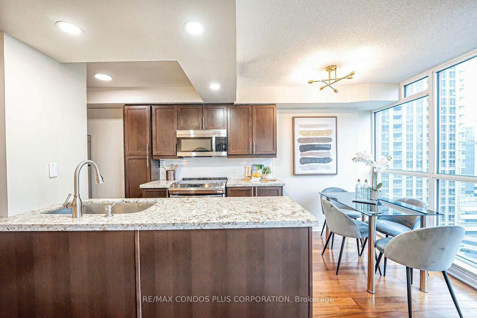 Condo for sale at 1810-736 Bay Street, Toronto, Bay Street Corridor, M5G 2M4 - MLS: C12200632