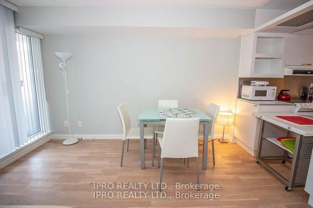 1022 - 111 Elizabeth Street