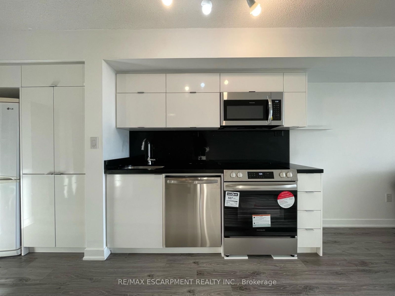 Condo for sale at 1510-21 Iceboat Terrace, Toronto, Waterfront Communities C1, M5V 4A9 - MLS: C12200884