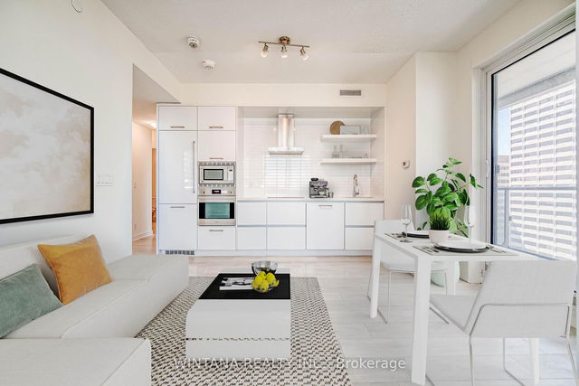 2302 - 2221 Yonge Street