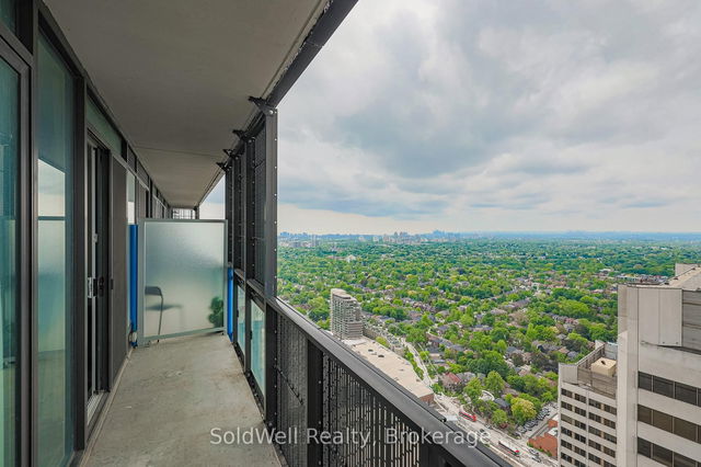 3904 - 8 Eglinton Avenue