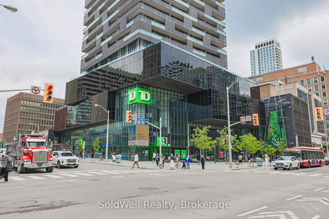 3904 - 8 Eglinton Avenue E