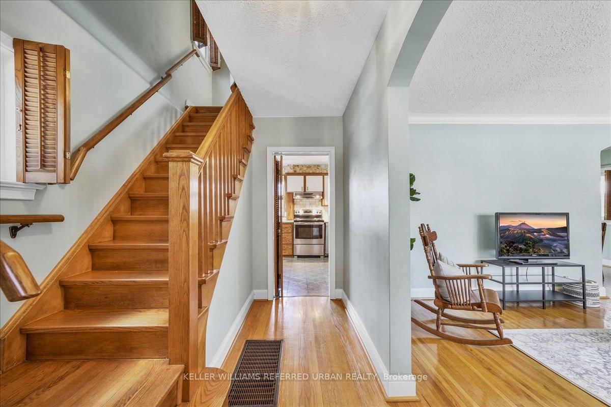 Detached House for sale at 8 Abbotsford Road, Toronto, Willowdale West, M2N 2P7 - MLS: C12201312