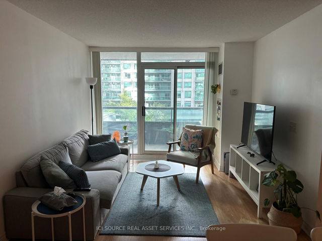 325 - 51 Lower Simcoe Street